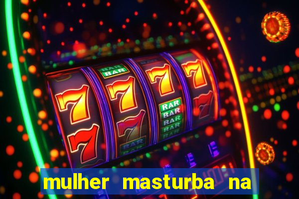 mulher masturba na quina da cama